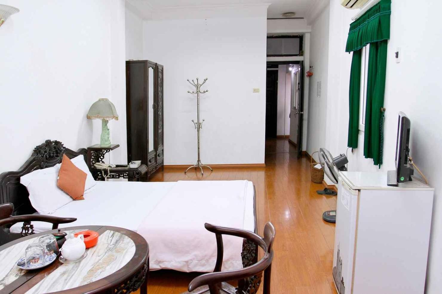 Hoang Cuong Hotel 15 Nguyen Thai Hoc Hanoi Exteriör bild