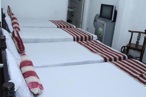Hoang Cuong Hotel 15 Nguyen Thai Hoc Hanoi Exteriör bild