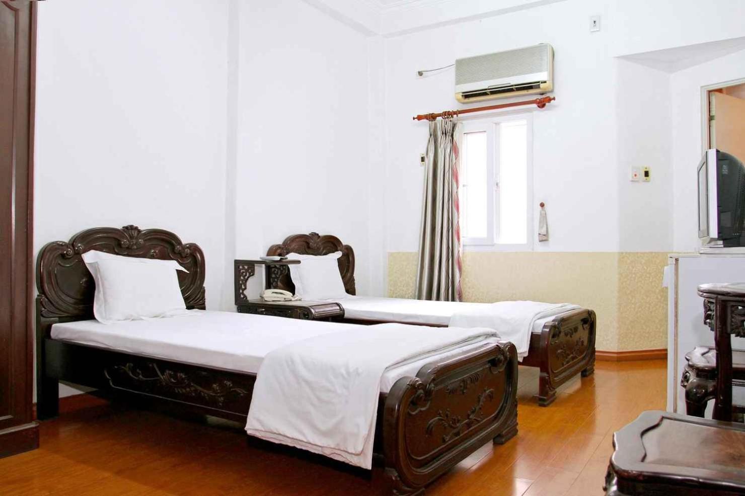 Hoang Cuong Hotel 15 Nguyen Thai Hoc Hanoi Exteriör bild