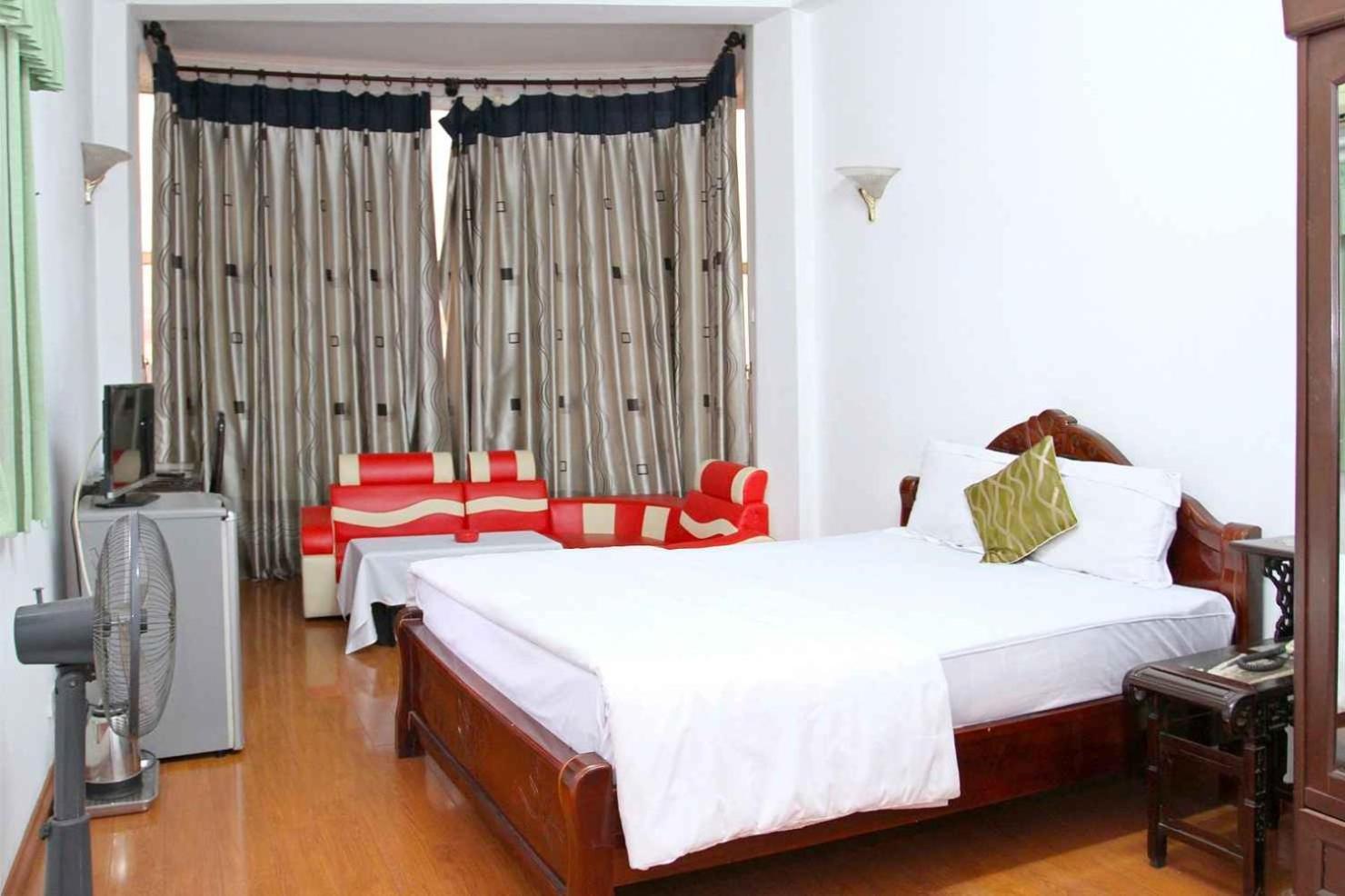 Hoang Cuong Hotel 15 Nguyen Thai Hoc Hanoi Exteriör bild