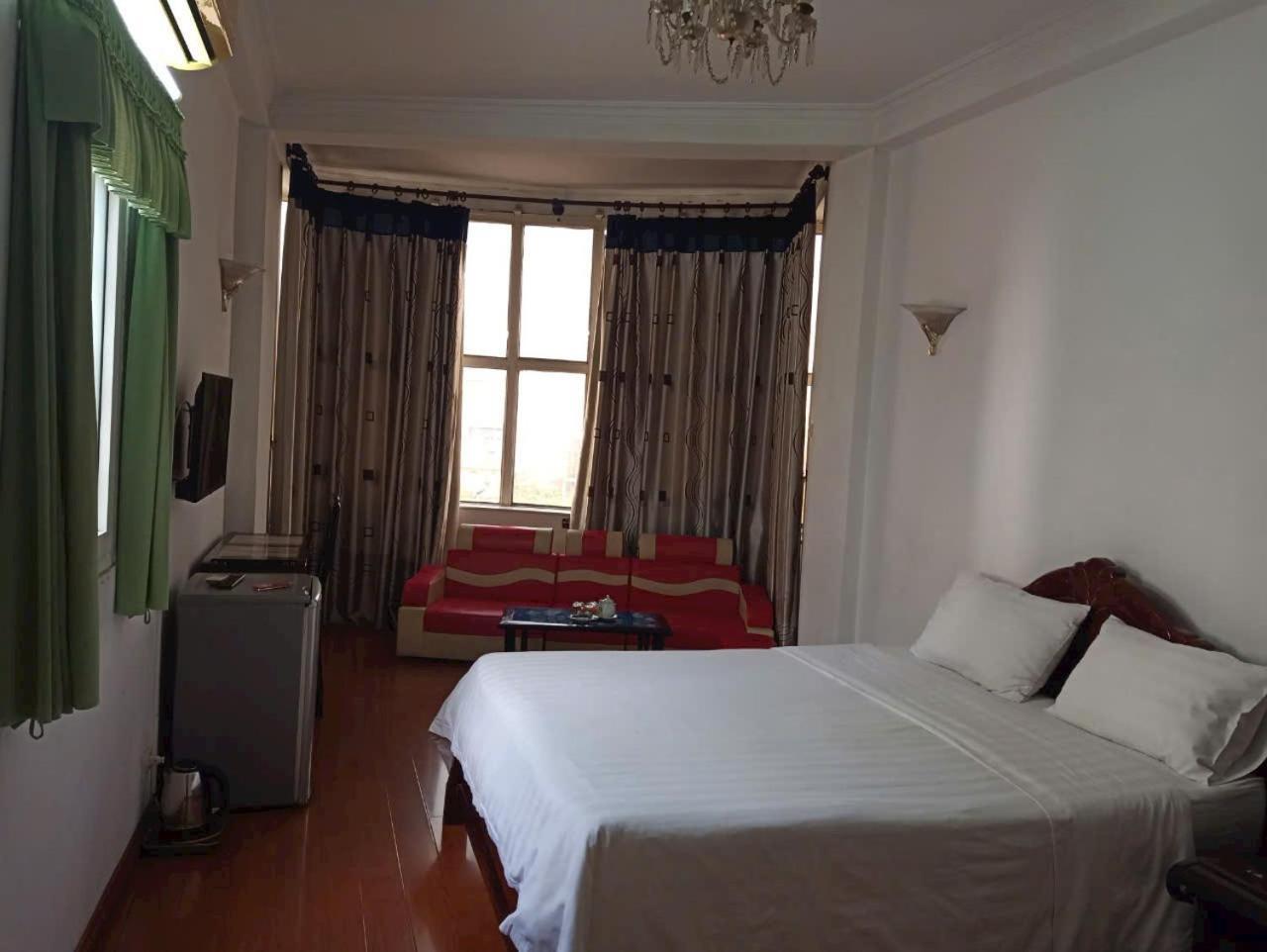 Hoang Cuong Hotel 15 Nguyen Thai Hoc Hanoi Exteriör bild