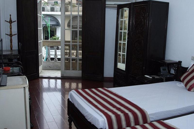 Hoang Cuong Hotel 15 Nguyen Thai Hoc Hanoi Exteriör bild
