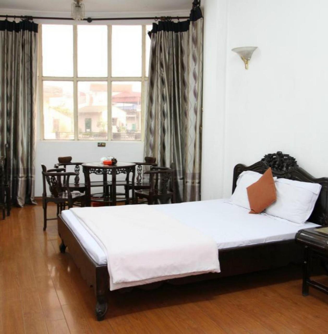 Hoang Cuong Hotel 15 Nguyen Thai Hoc Hanoi Exteriör bild